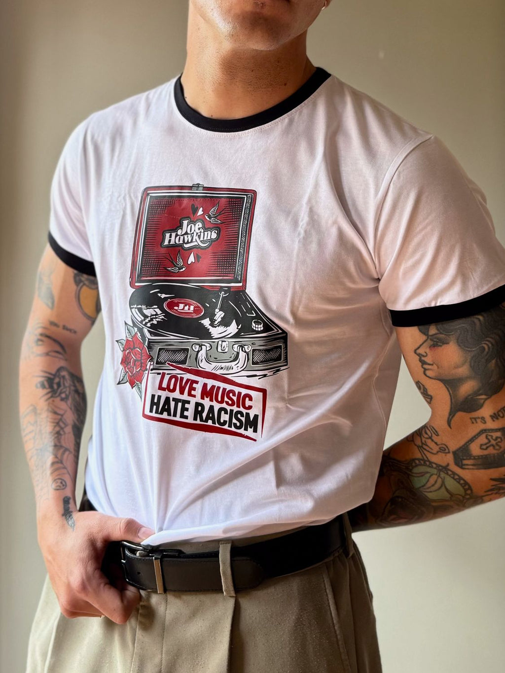Camiseta Love Music, Hate Racism - Tocadiscos